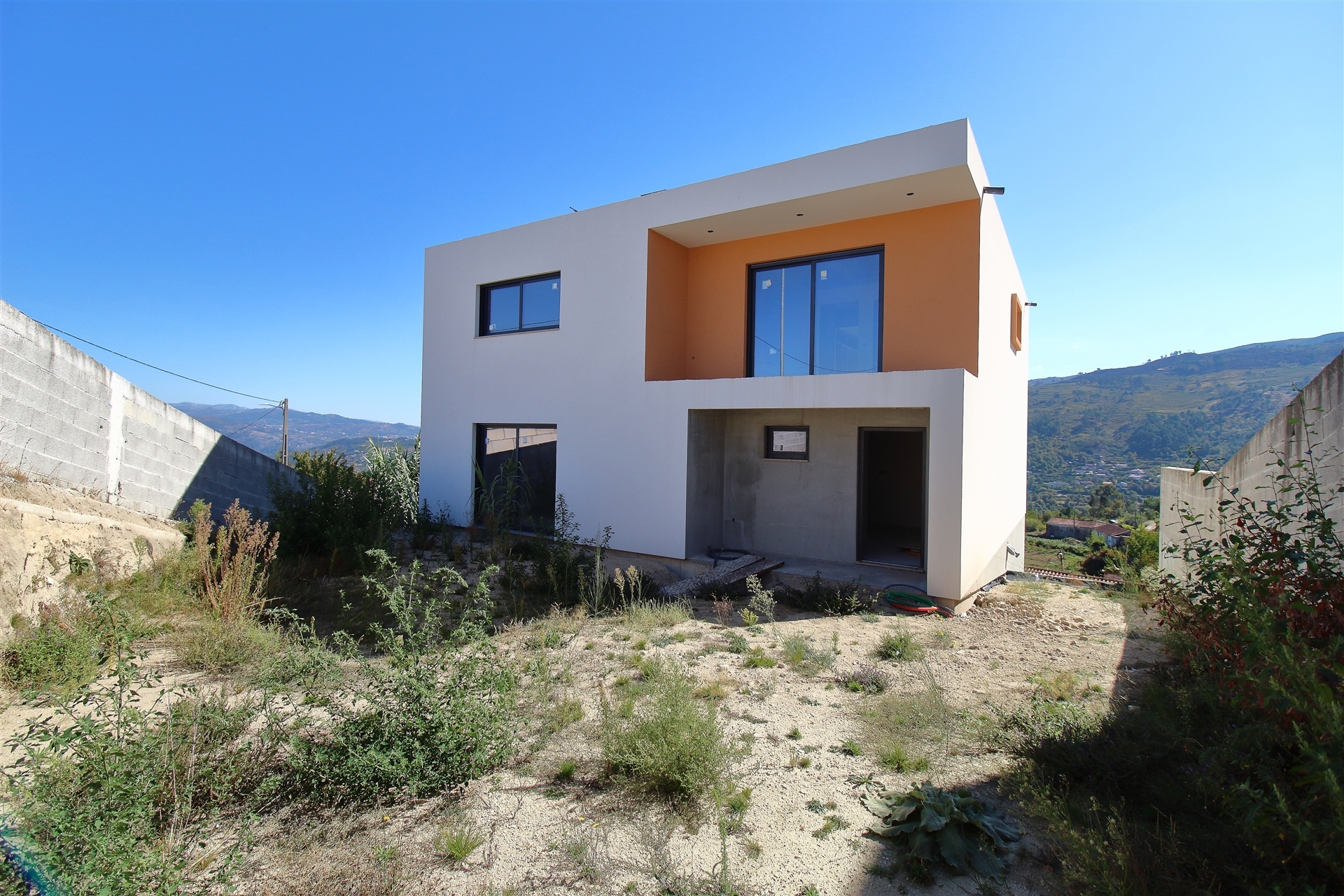 House T4