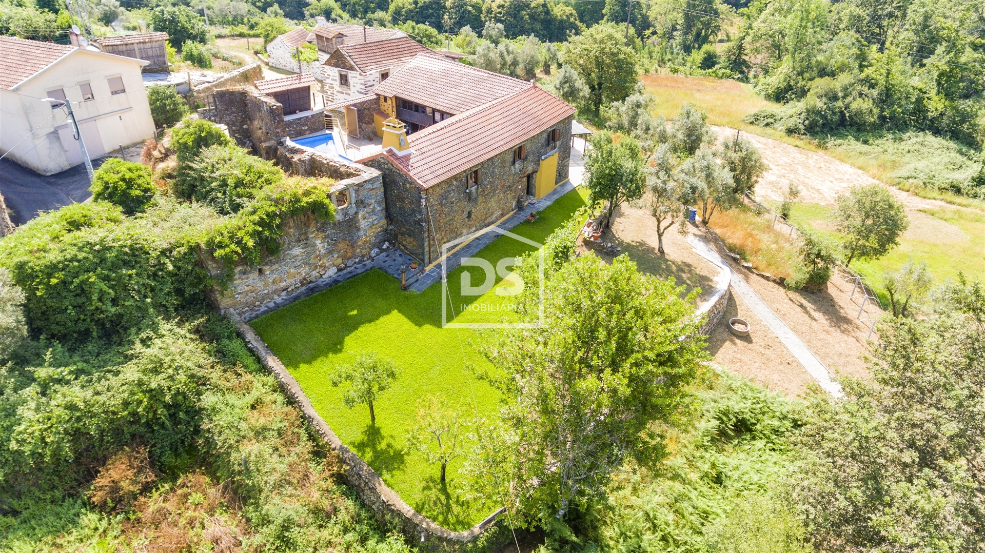House T4