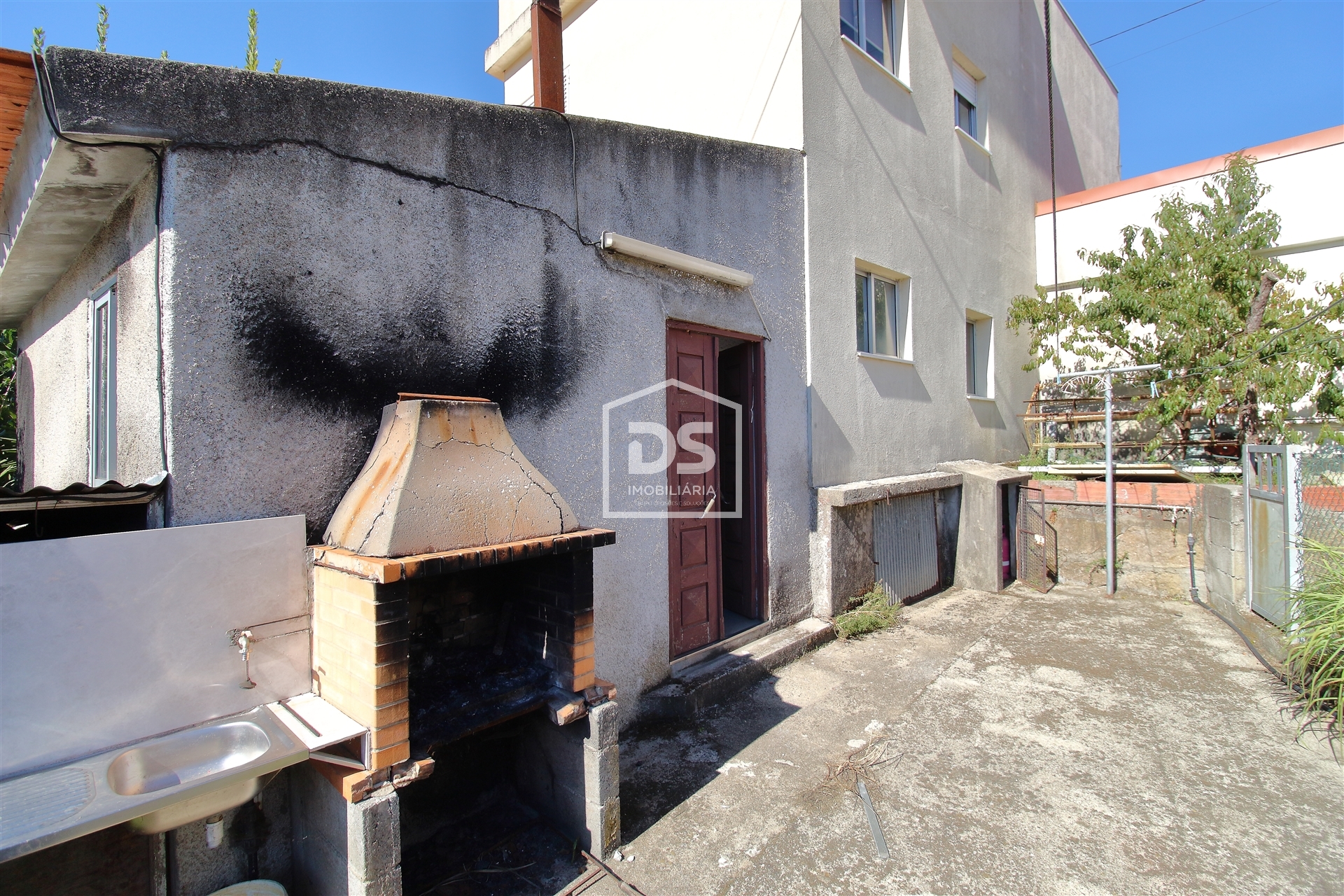 House T4