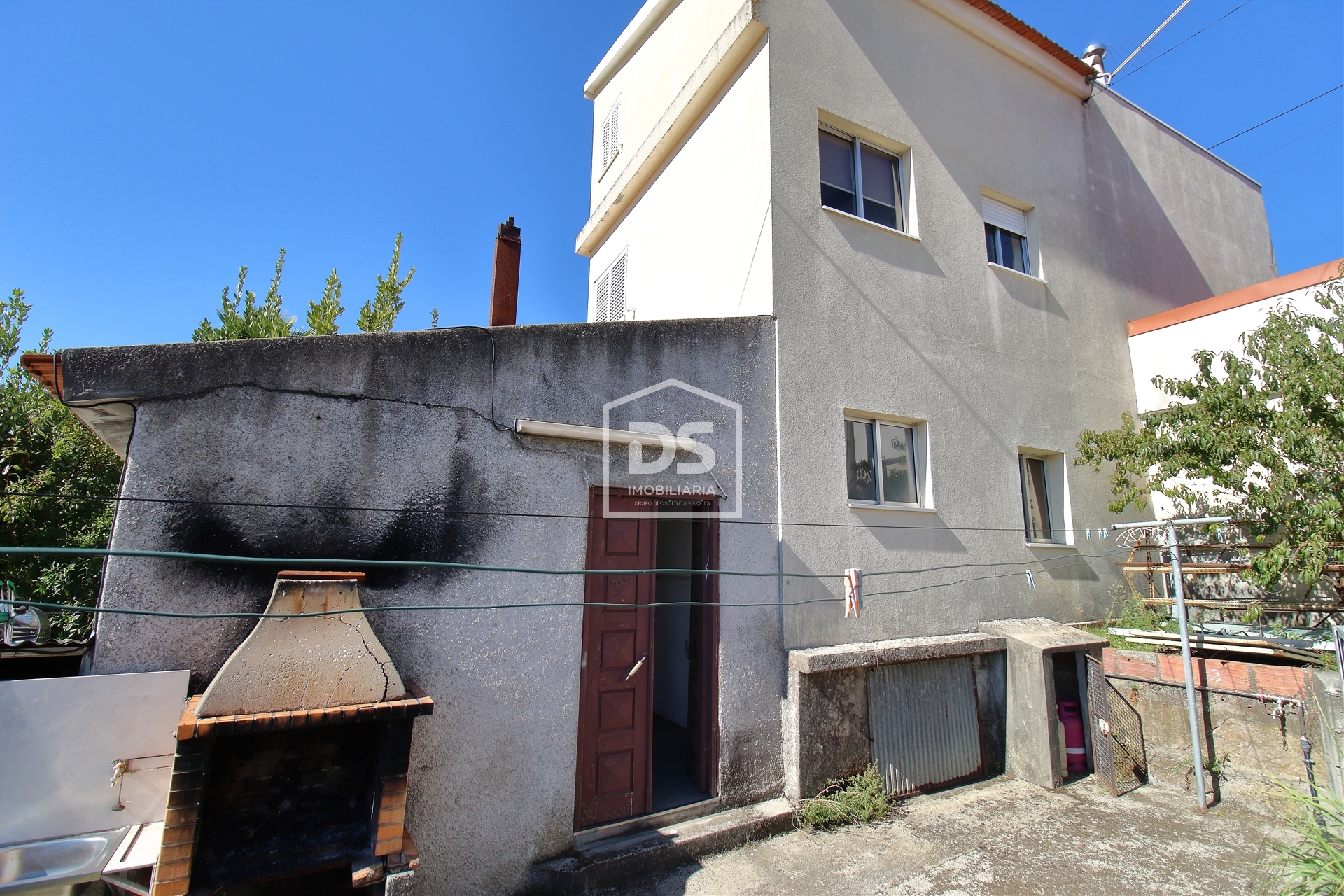 House T4